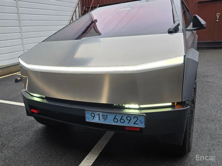 Фото 1 - Tesla Cybertruck
