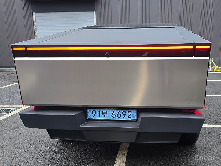 Фото 2 - Tesla Cybertruck