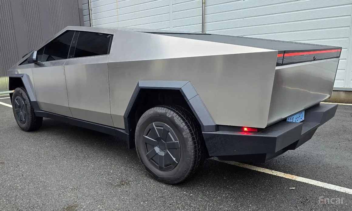 Фото 3 - Tesla Cybertruck