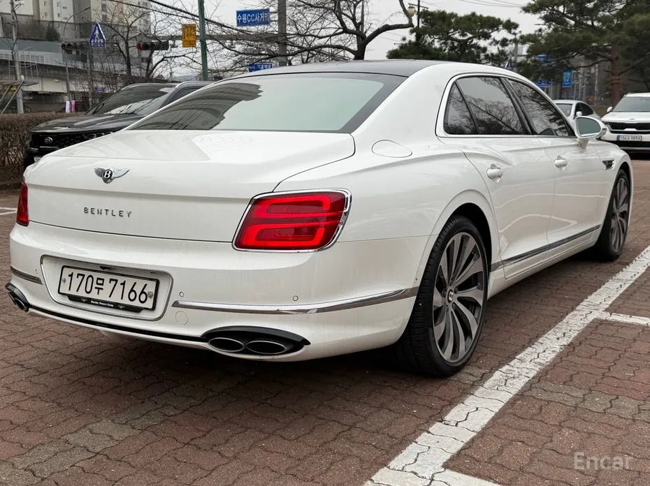 Фото 2 - Bentley Flying Spur