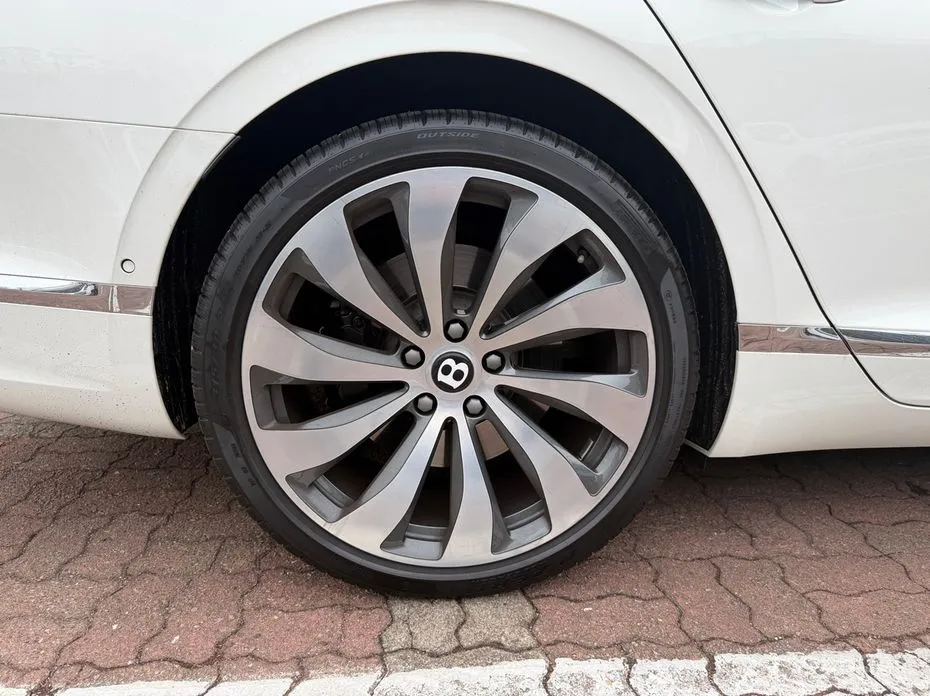 Фото 5 - Bentley Flying Spur