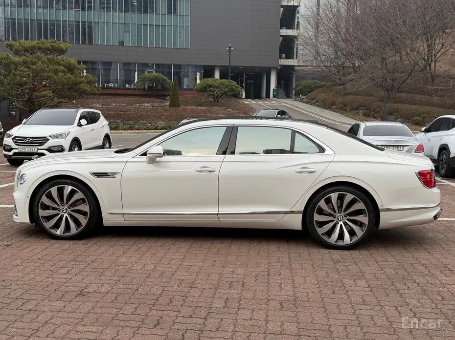 Фото 8 - Bentley Flying Spur