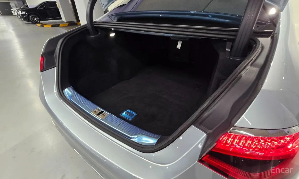 Фото 10 - Mercedes-Benz S-Class