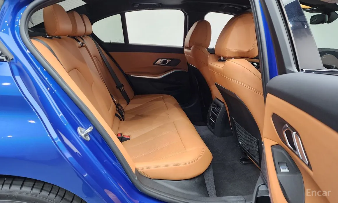 Photo 12 - BMW 3 Series