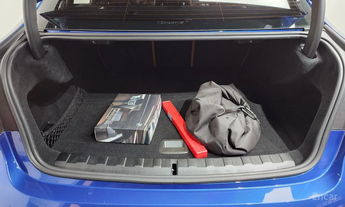 Photo 20 - BMW 3 Series