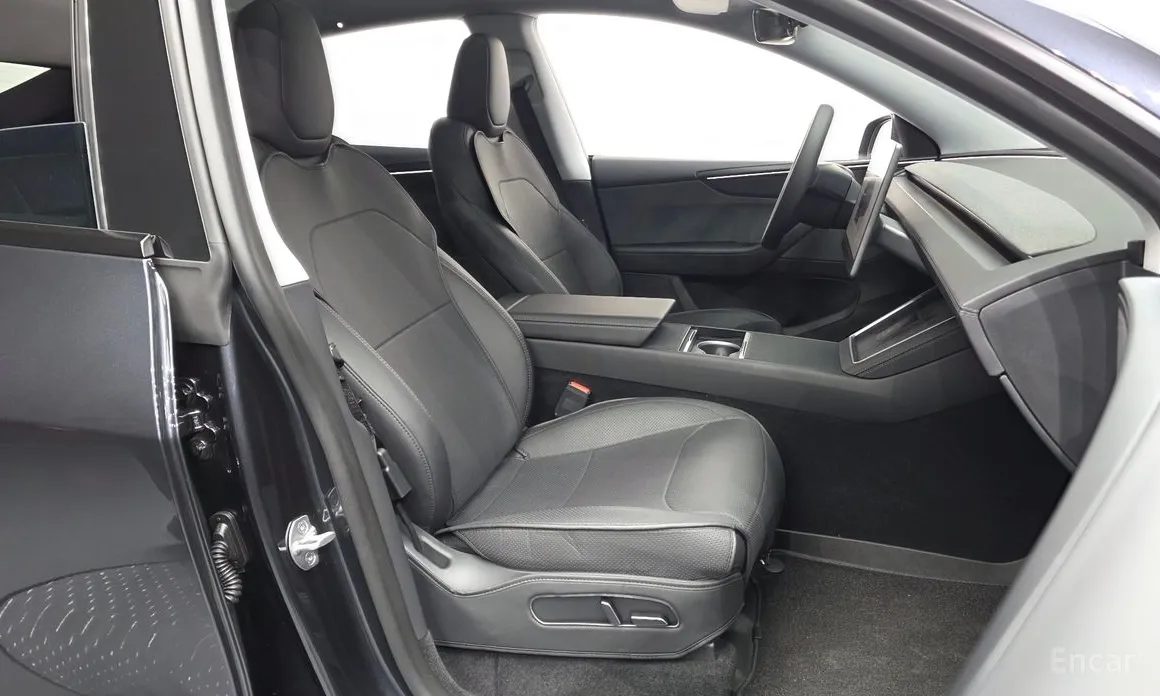 Photo 11 - Tesla Model Y