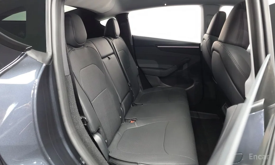 Photo 12 - Tesla Model Y