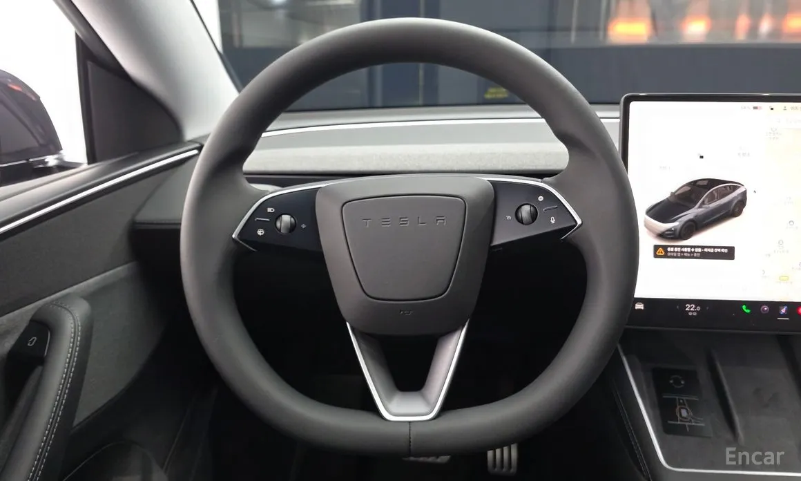 Photo 13 - Tesla Model Y