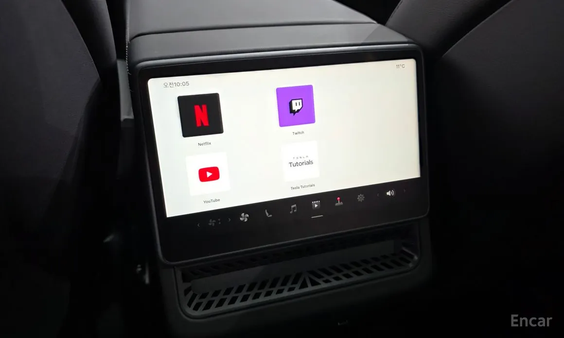 Photo 19 - Tesla Model Y