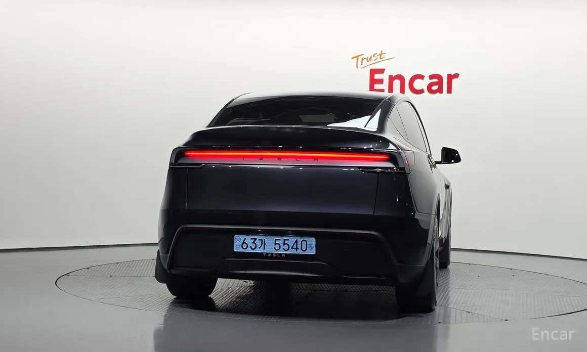 Photo 4 - Tesla Model Y