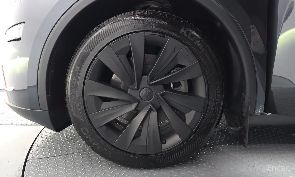 Photo 5 - Tesla Model Y