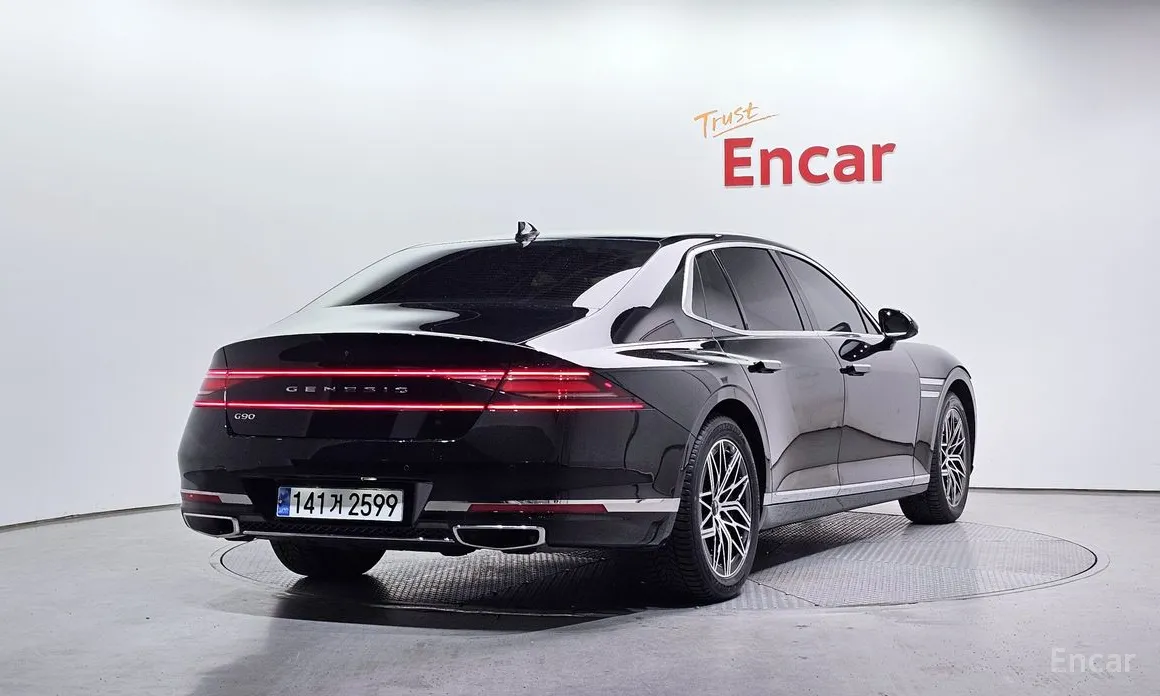 Фото 2 - Genesis G90