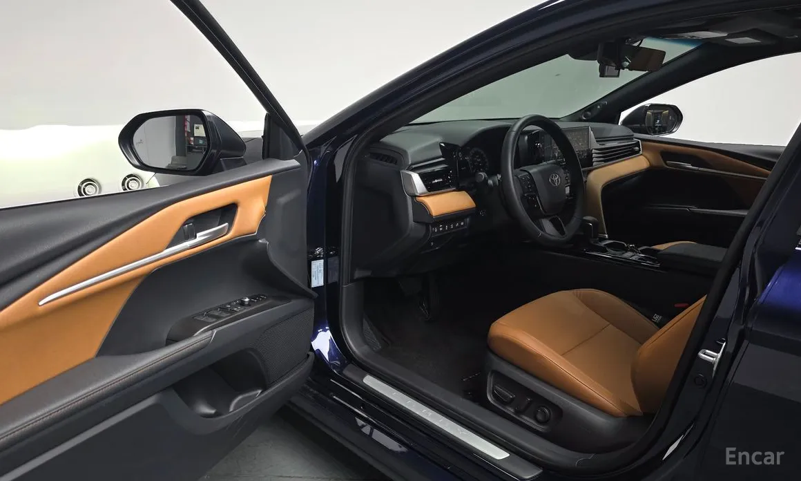 Фото 11 - Toyota Camry