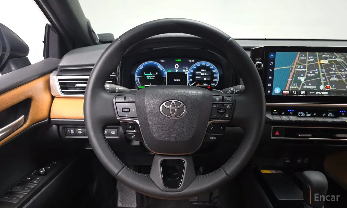 Фото 13 - Toyota Camry