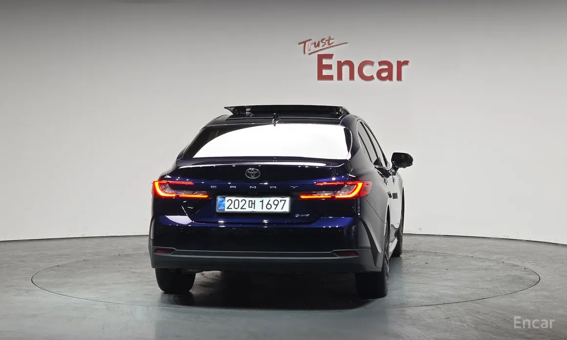 Фото 4 - Toyota Camry