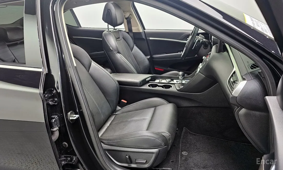 Photo 10 - Genesis G70