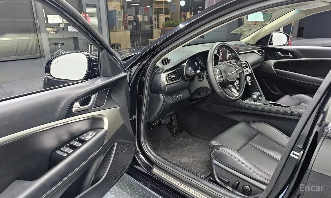 Photo 11 - Genesis G70