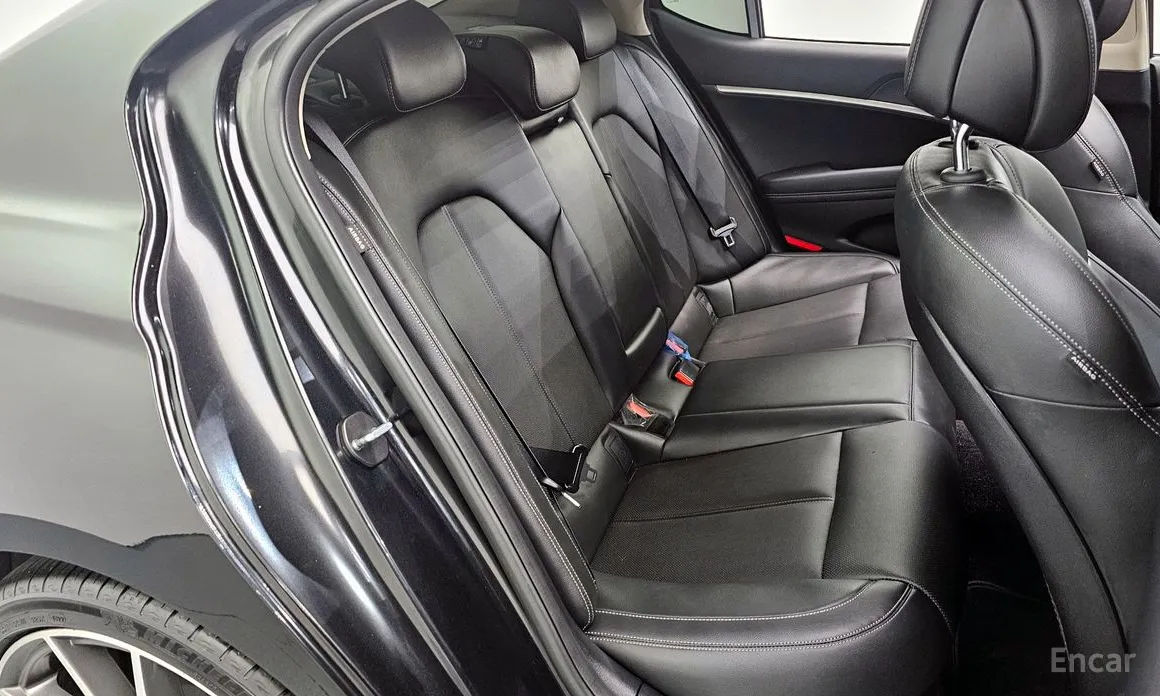 Photo 12 - Genesis G70