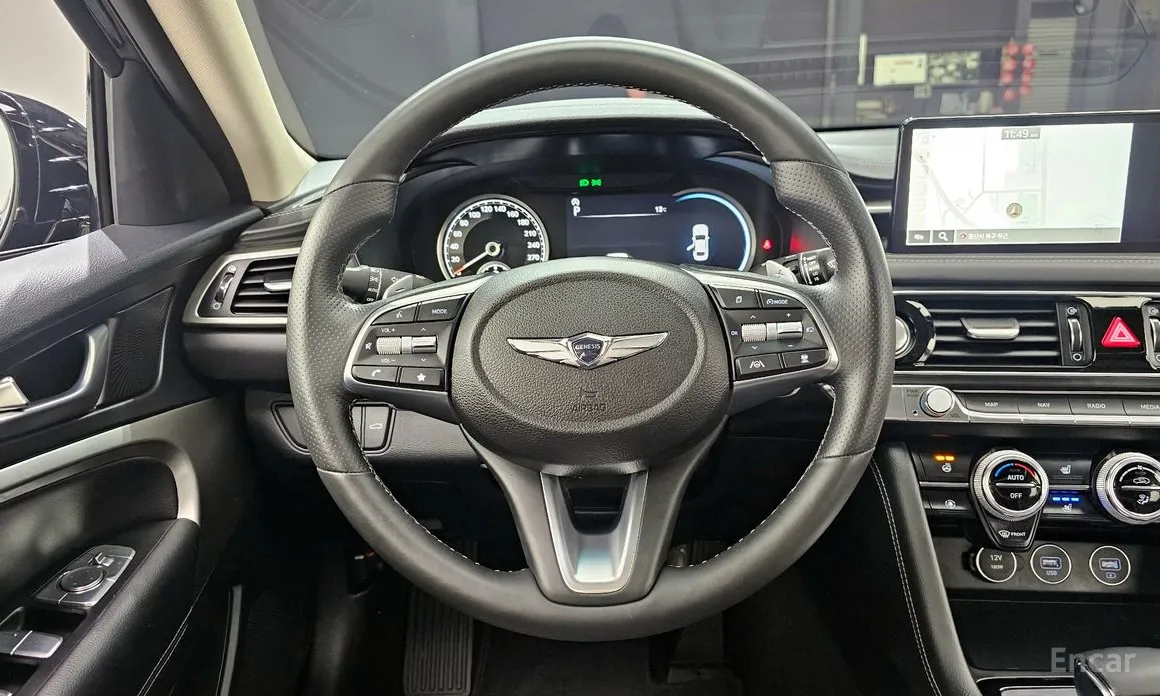 Photo 13 - Genesis G70
