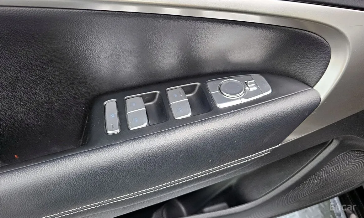 Photo 16 - Genesis G70