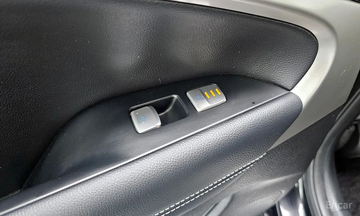 Photo 17 - Genesis G70