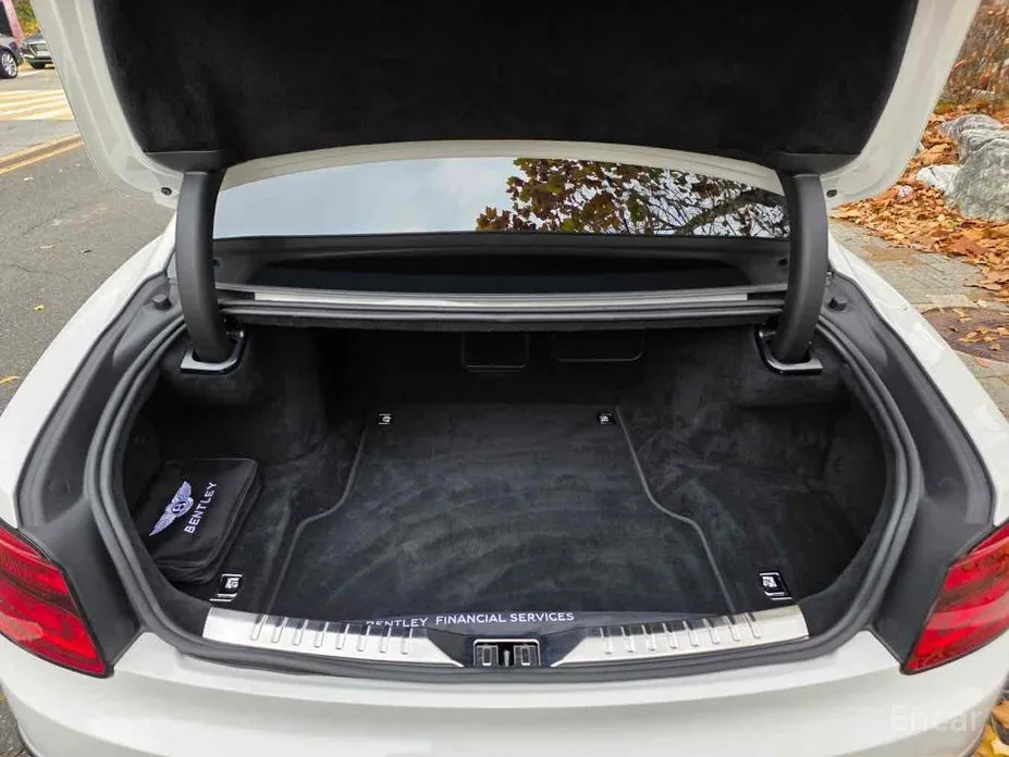 Фото 16 - Bentley Flying Spur