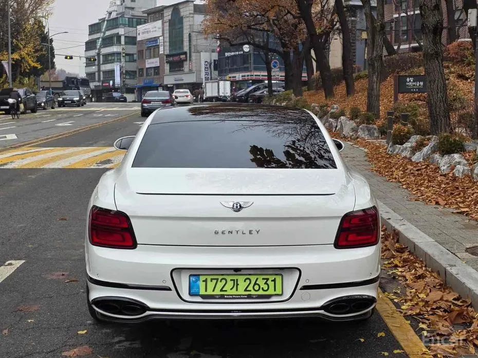 Фото 4 - Bentley Flying Spur