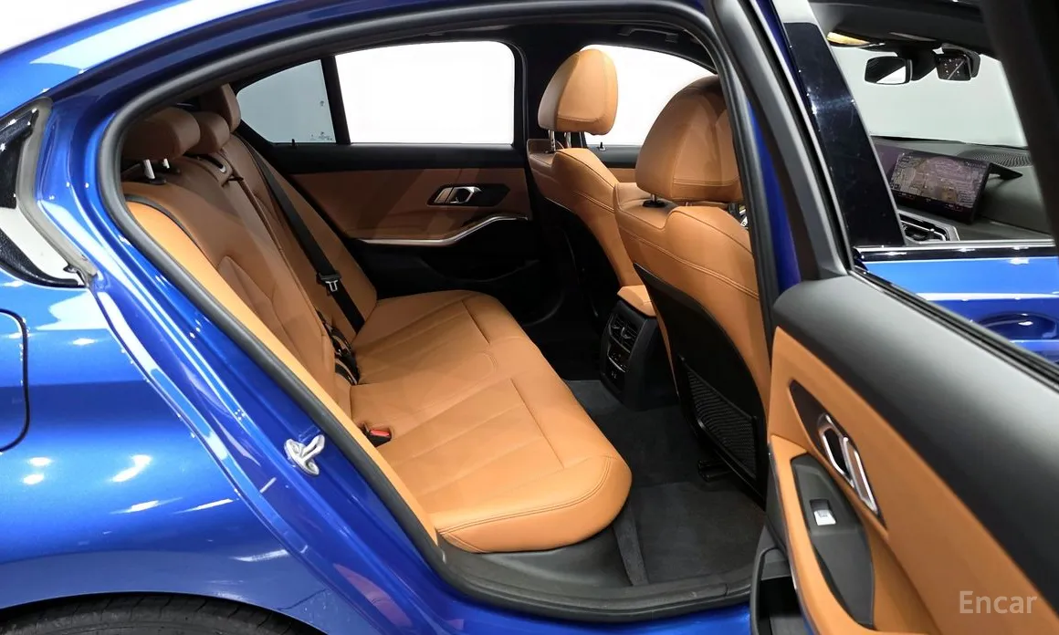 Photo 12 - BMW 3 Series