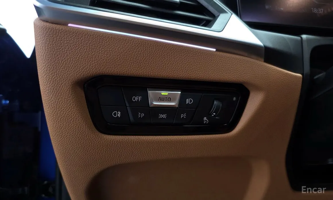 Photo 18 - BMW 3 Series