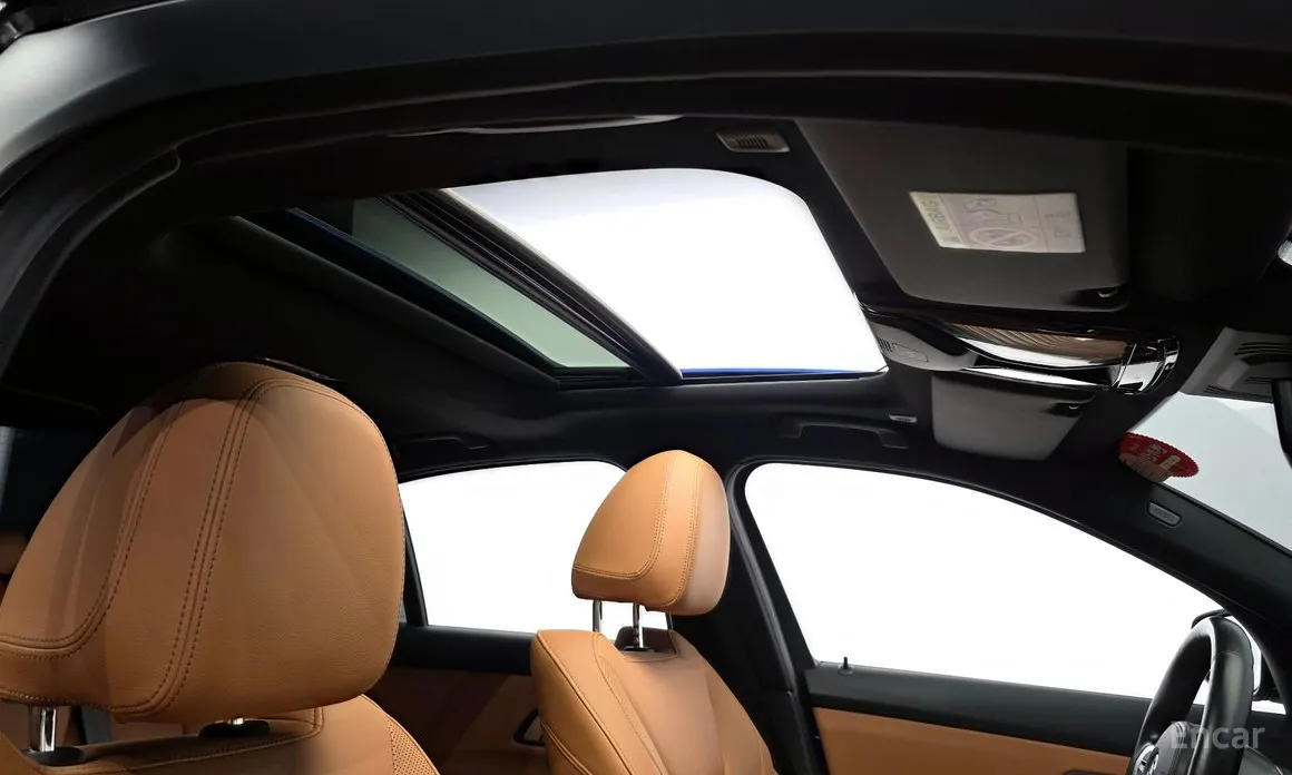 Photo 20 - BMW 3 Series