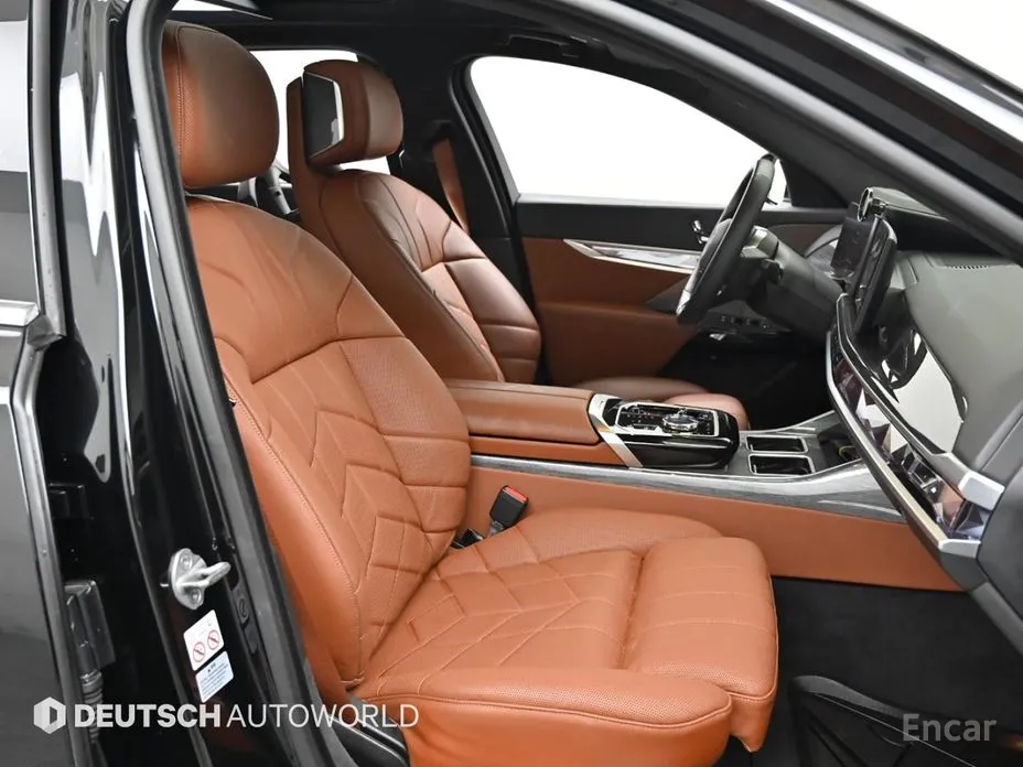 Фото 10 - BMW i7