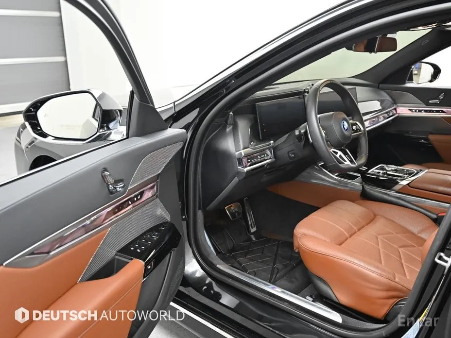 Фото 11 - BMW i7