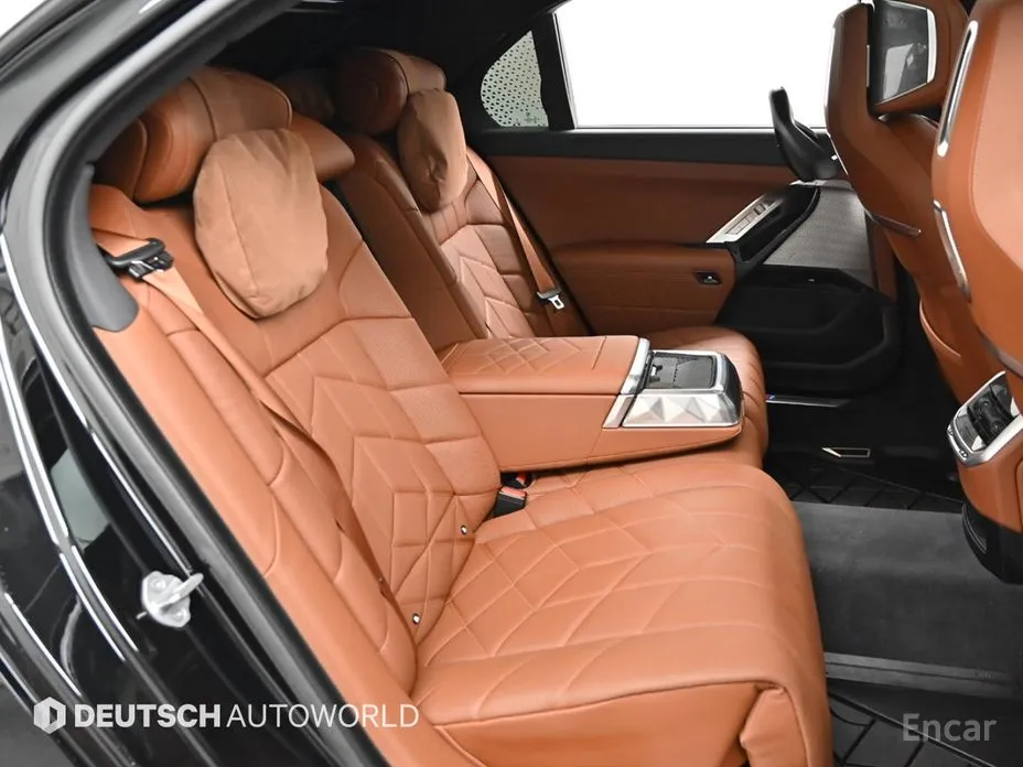 Фото 12 - BMW i7