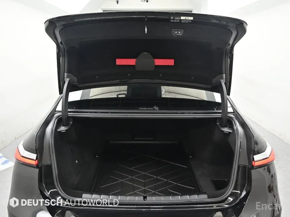 Фото 19 - BMW i7