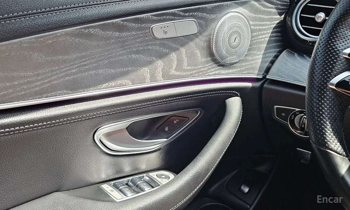 Фото 16 - Mercedes-Benz E-Class