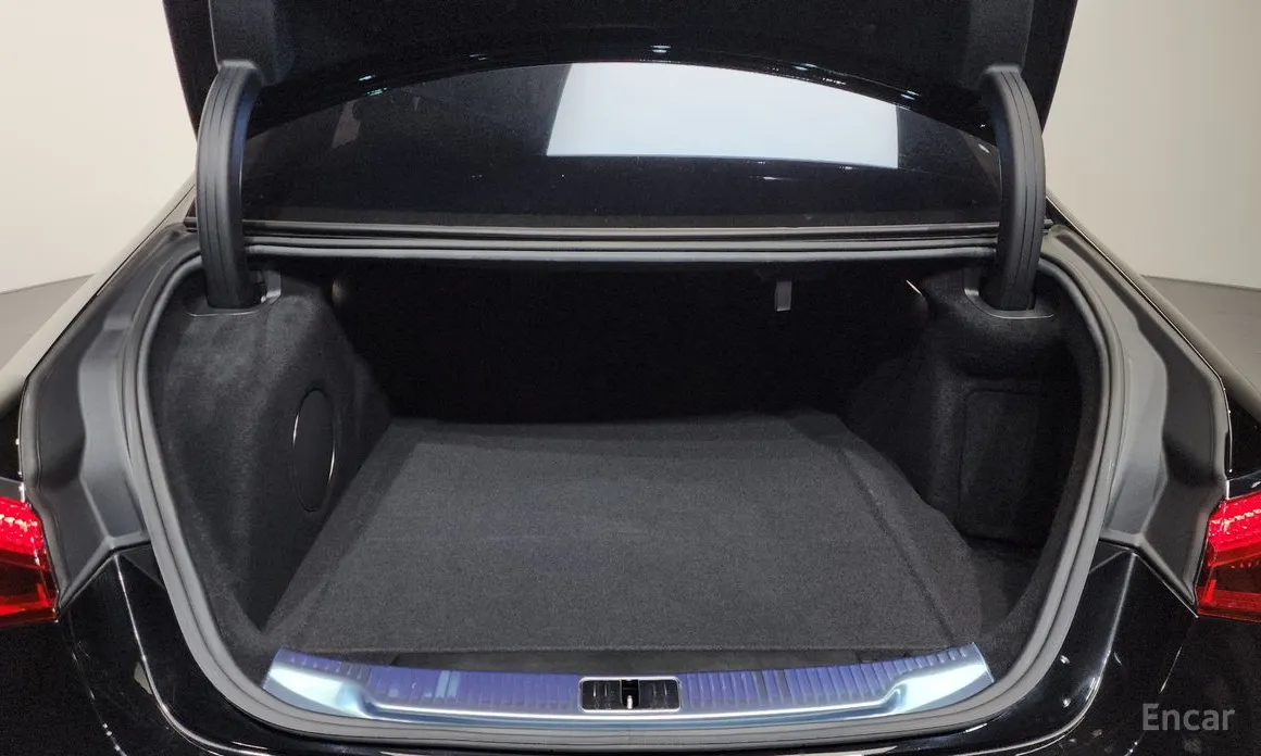 Фото 20 - Mercedes-Benz S-Class