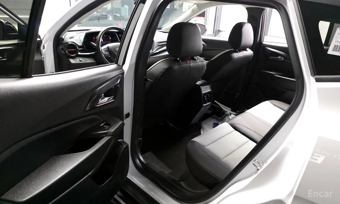 Photo 11 - Chevrolet Trax