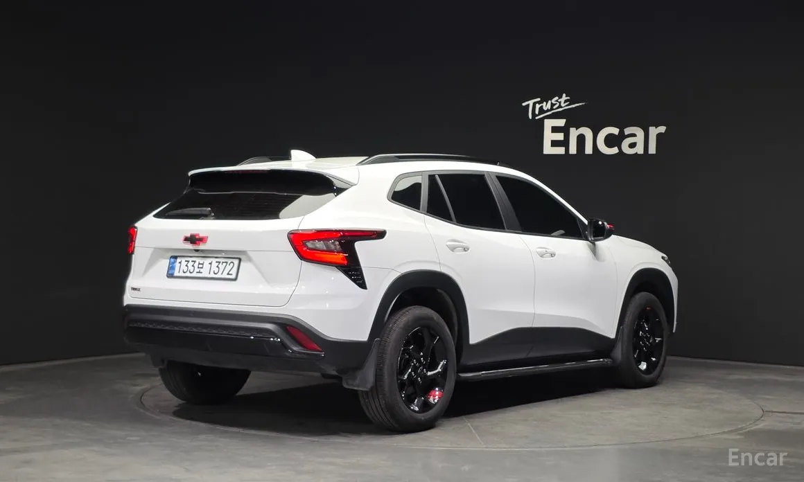 Photo 2 - Chevrolet Trax