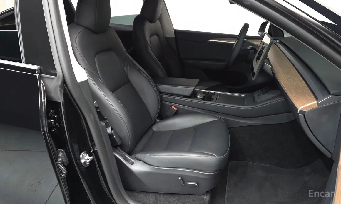 Фото 10 - Tesla Model Y