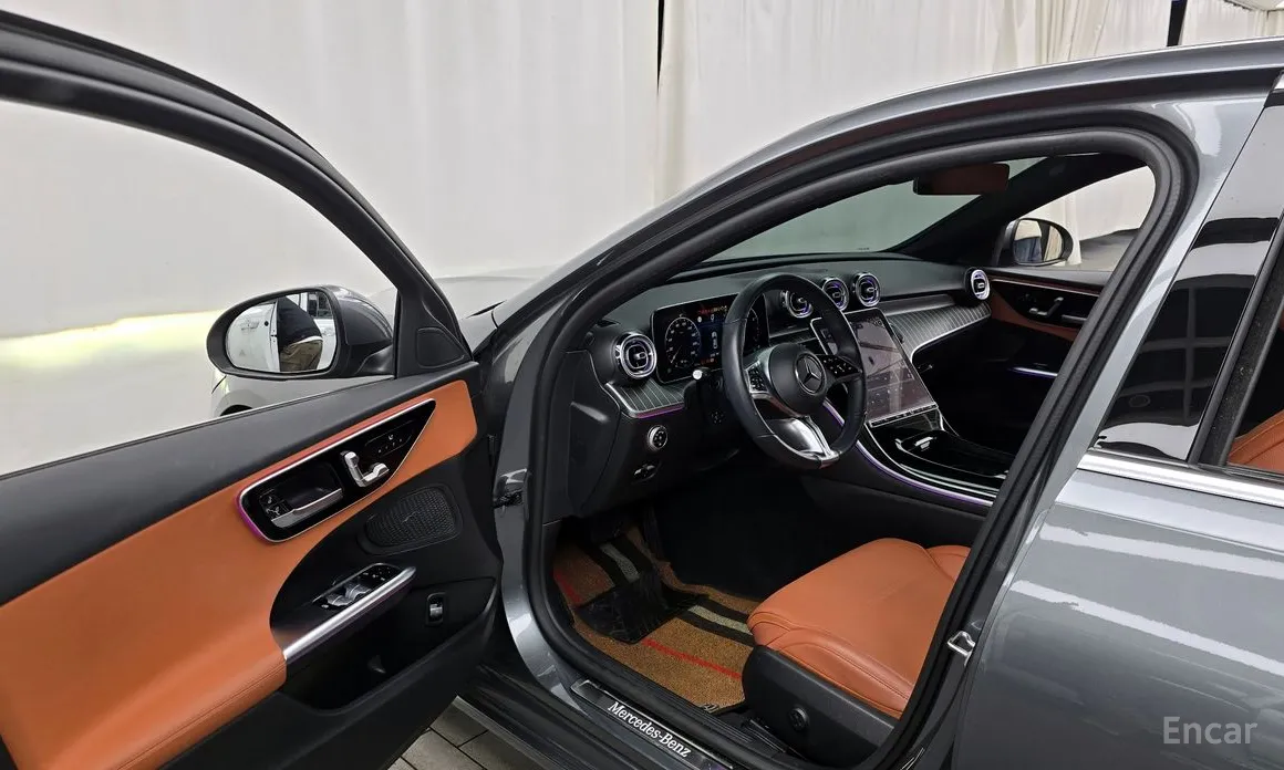 Photo 10 - Mercedes-Benz C-Class