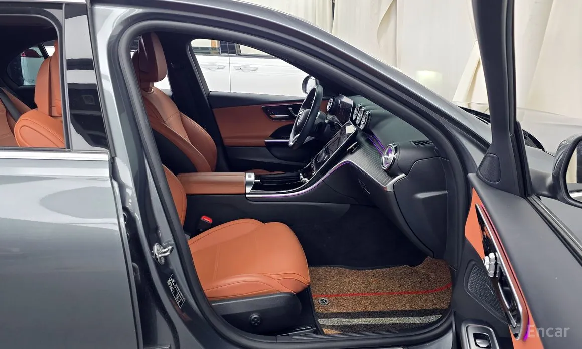 Photo 11 - Mercedes-Benz C-Class