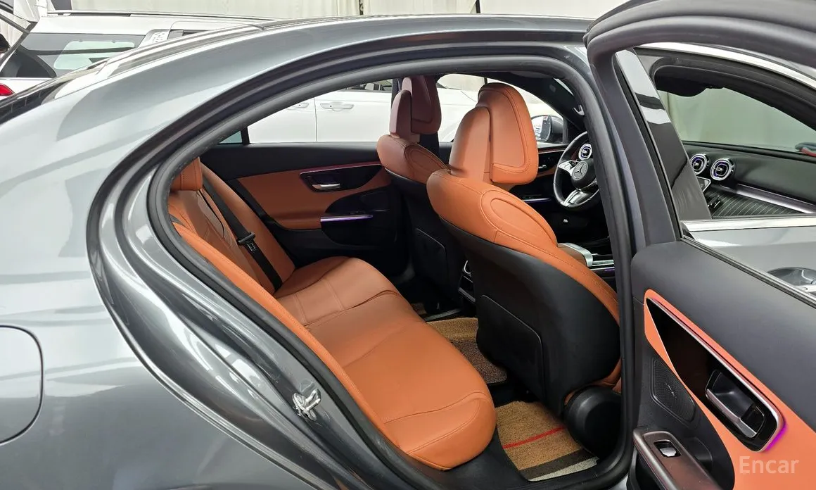 Photo 12 - Mercedes-Benz C-Class