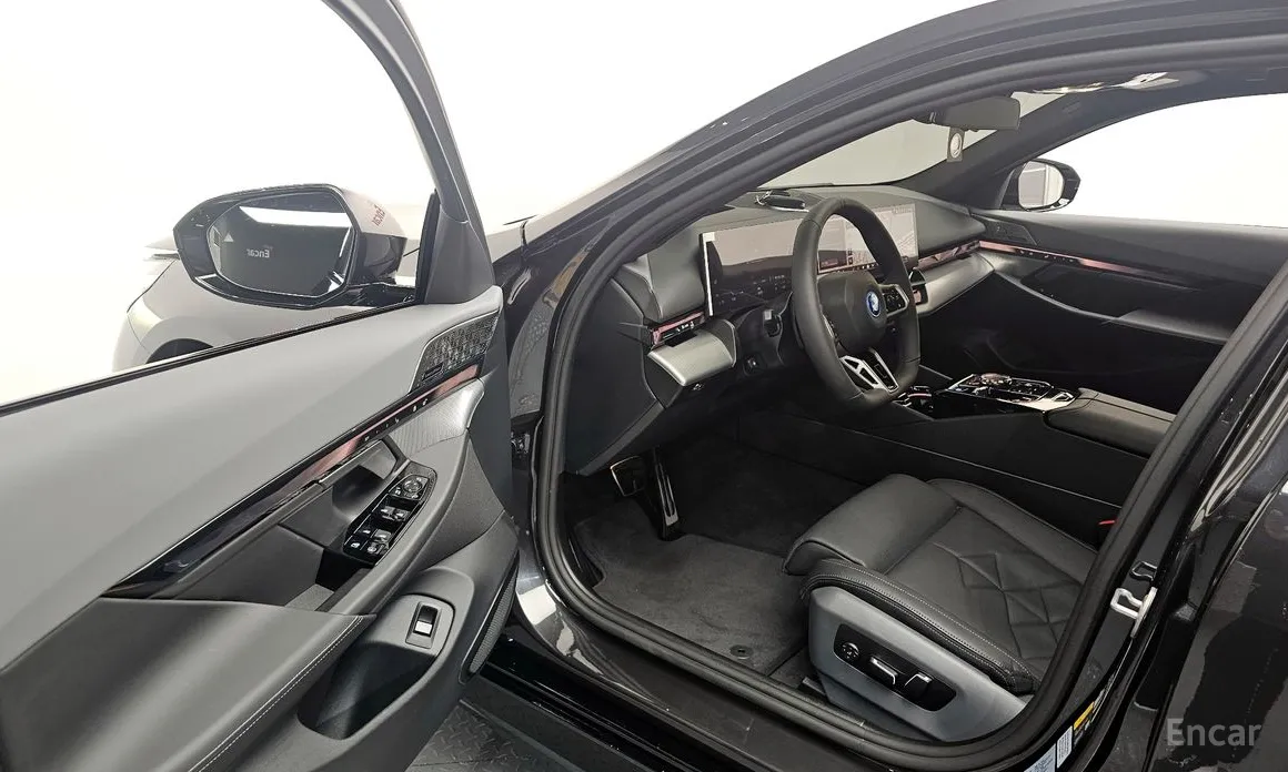 Фото 10 - BMW i5