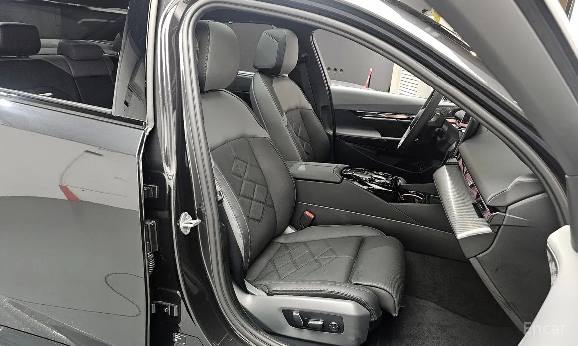 Фото 12 - BMW i5