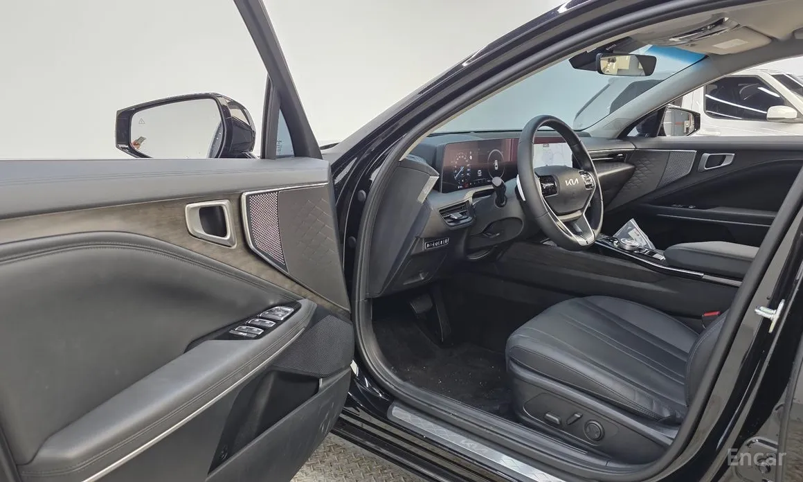 Photo 10 - Kia K8