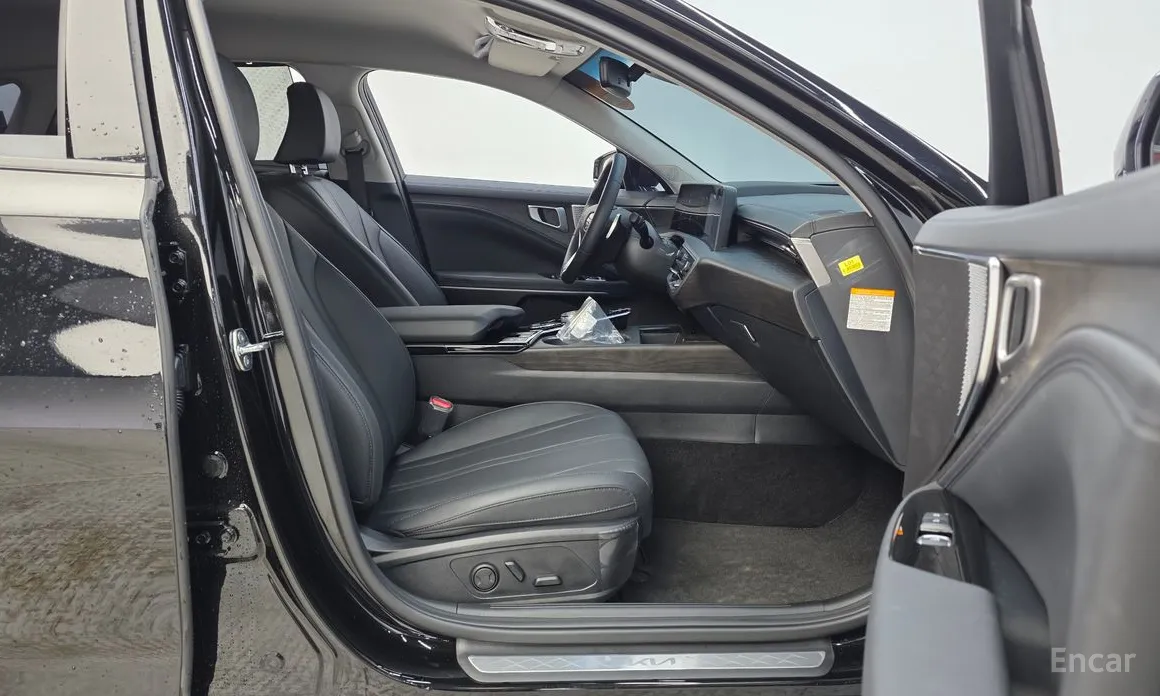 Photo 11 - Kia K8