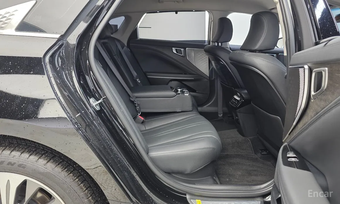 Photo 12 - Kia K8