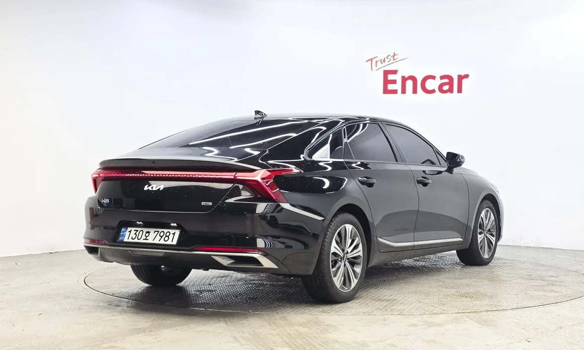 Photo 2 - Kia K8
