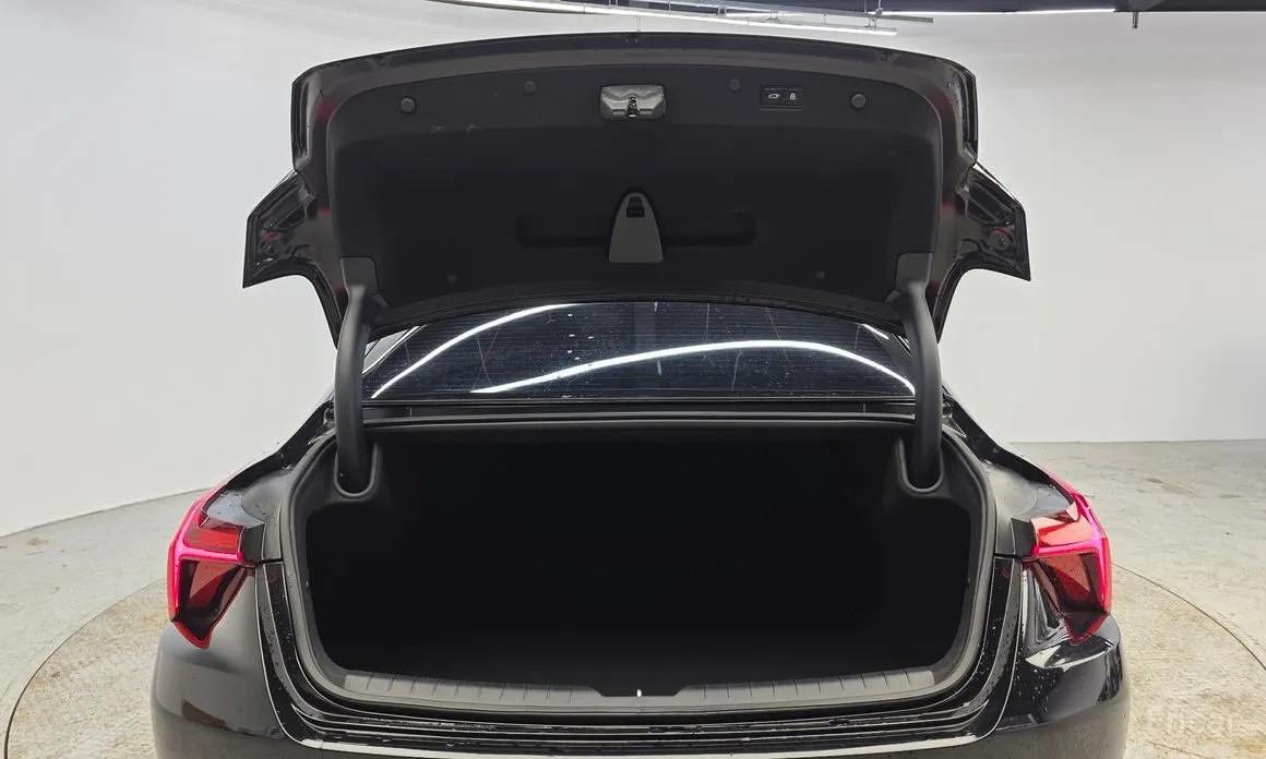 Photo 20 - Kia K8