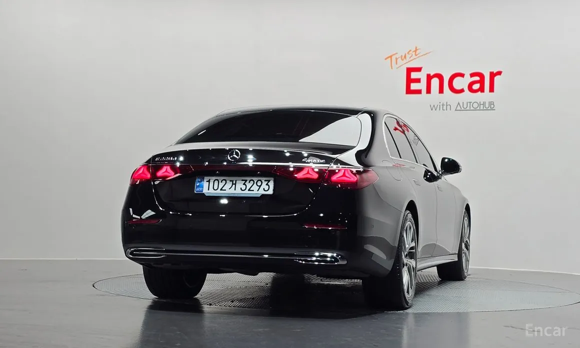 Фото 4 - Mercedes-Benz E-Class